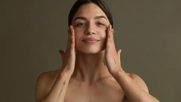 comment raffermir la peau du visage naturellement