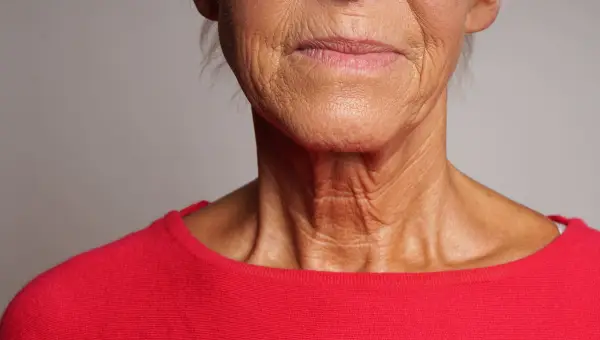 bas du visage de femme rel&acirc;ch&eacute; 