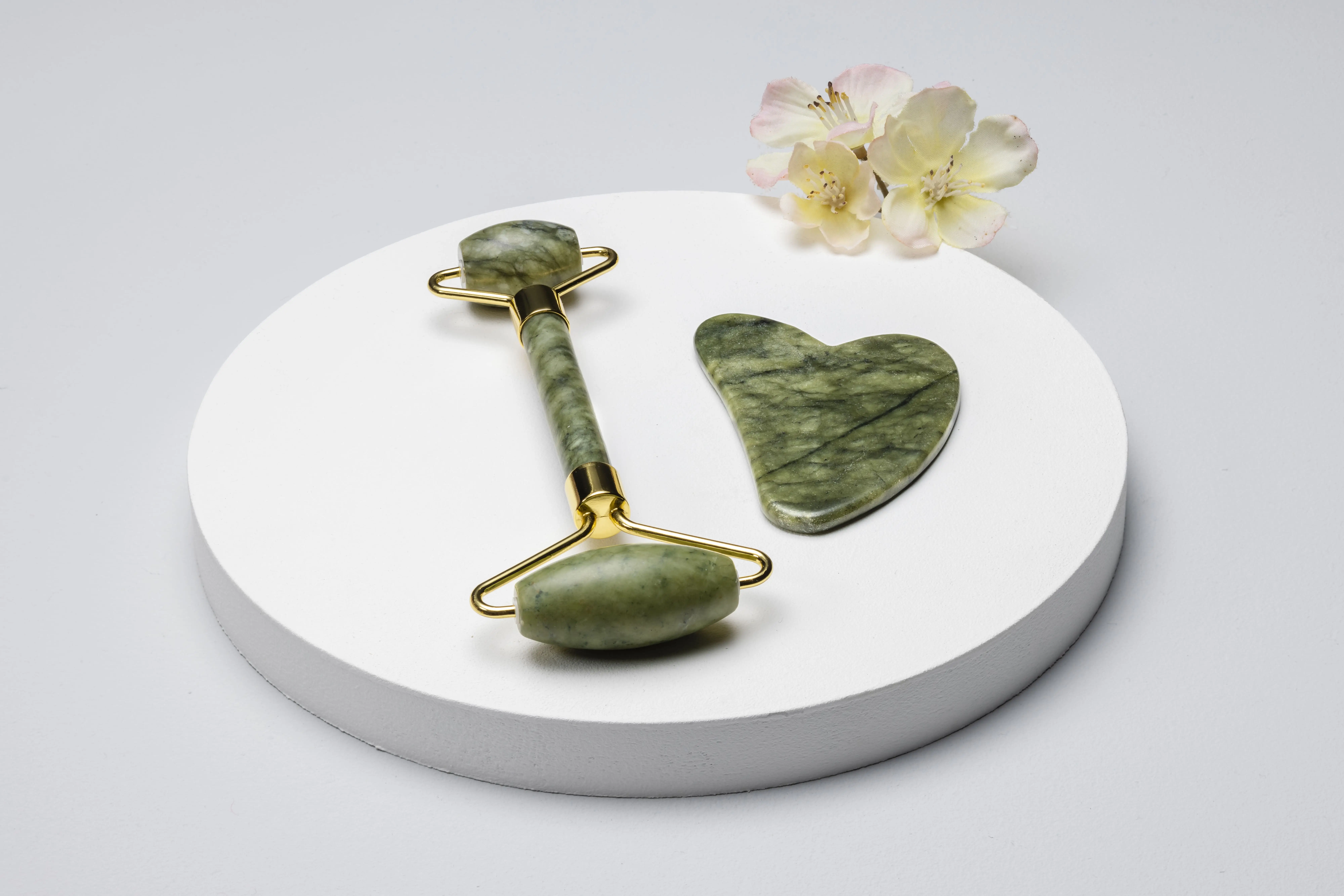 rouleau de jade pour massage facial
