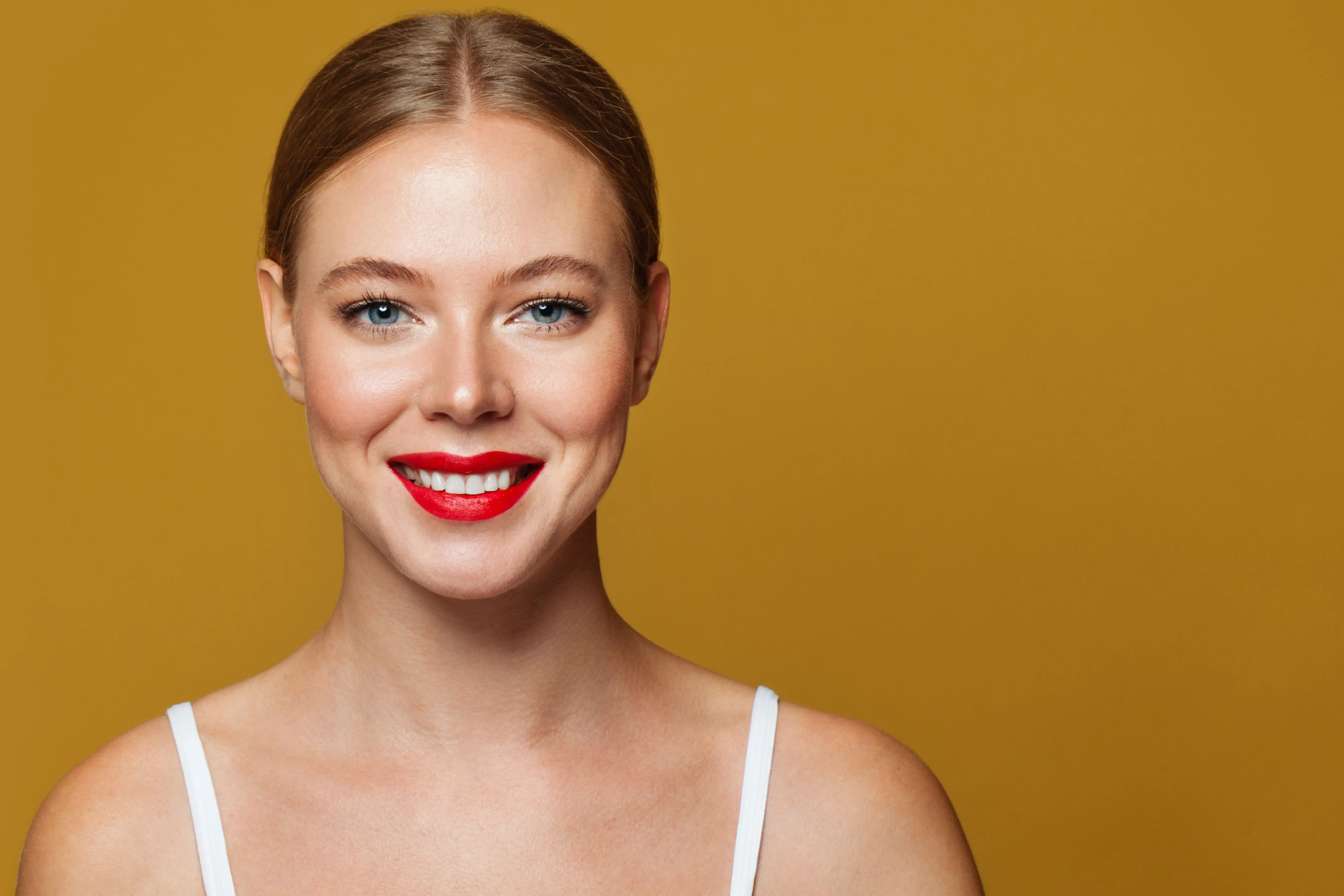 visage de femme apr&egrave;s yoga du visage biom&eacute;canique