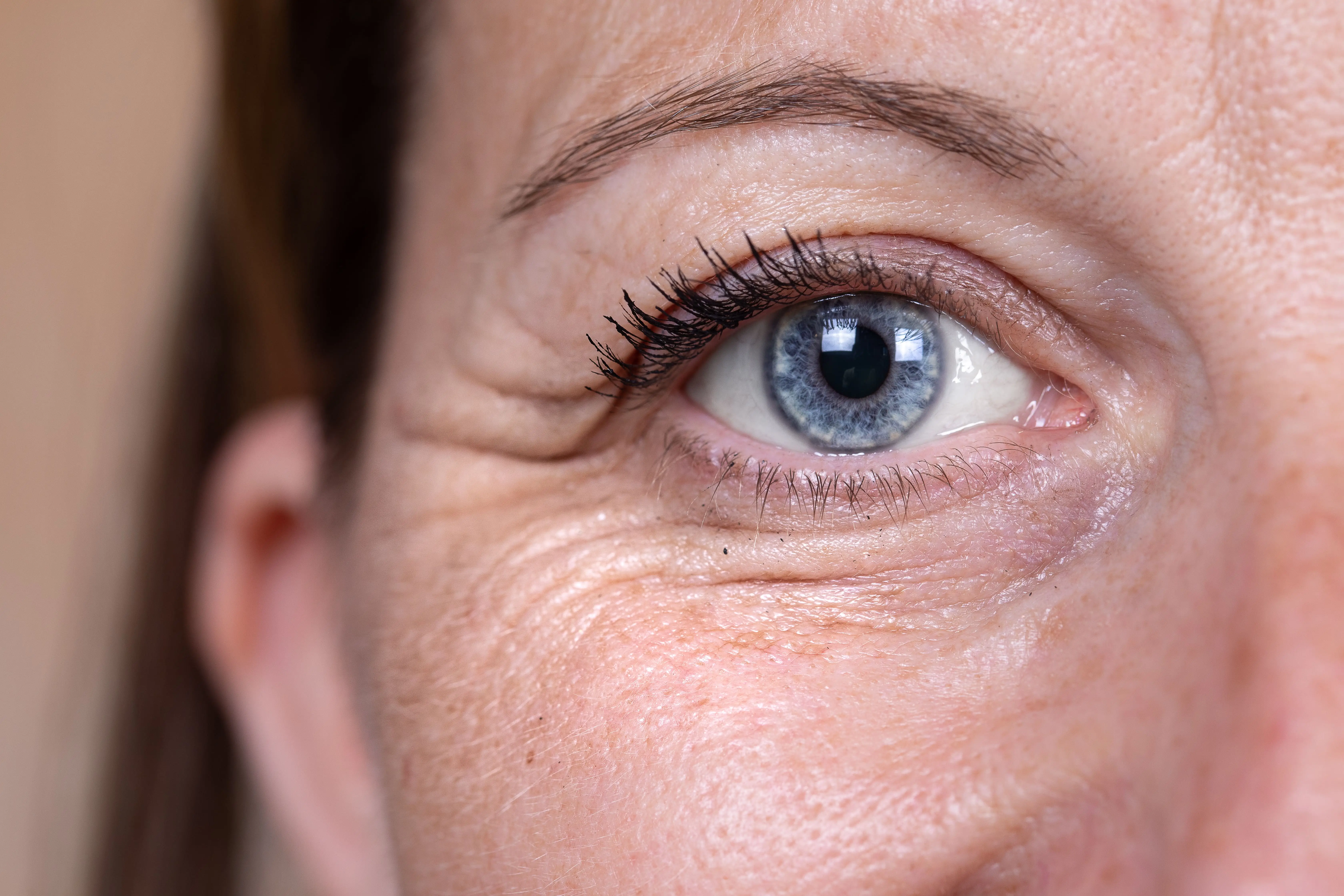 close-up-front-view-blue-eye-mature-caucasian-woman-her-forties-1