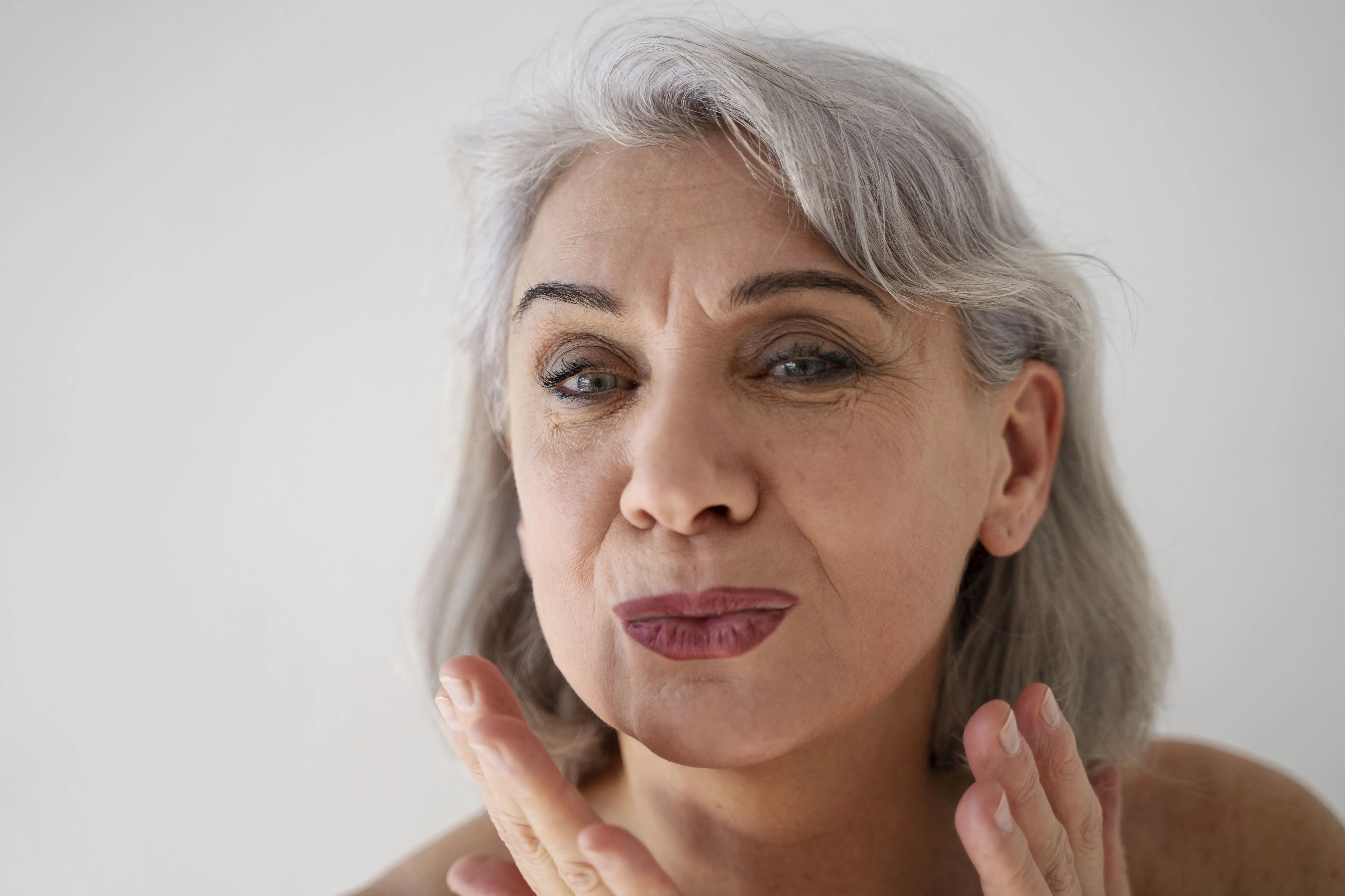 visage gonfl&eacute; femme