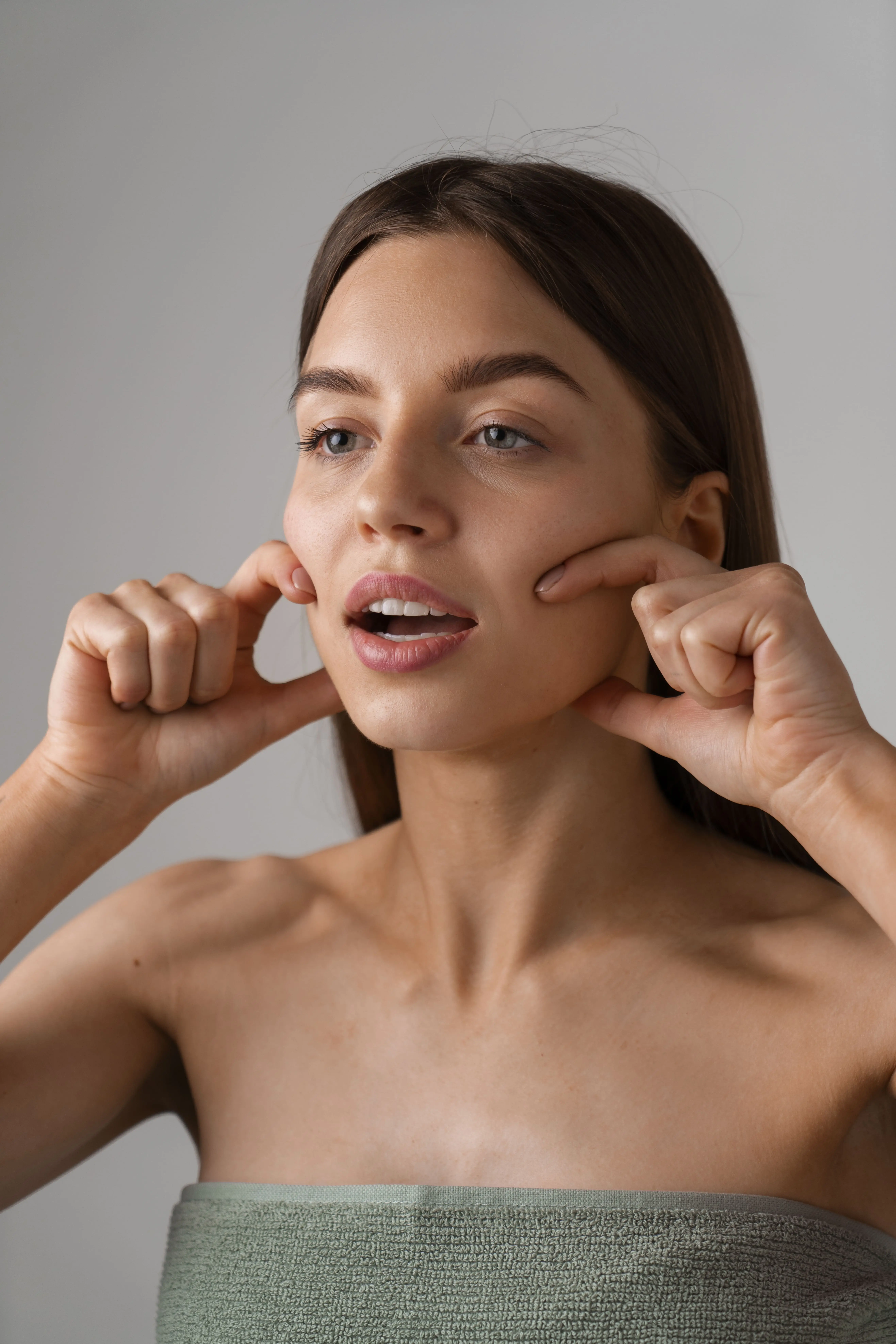 Automassage doux du visage : les bons trajets lymphatiques
